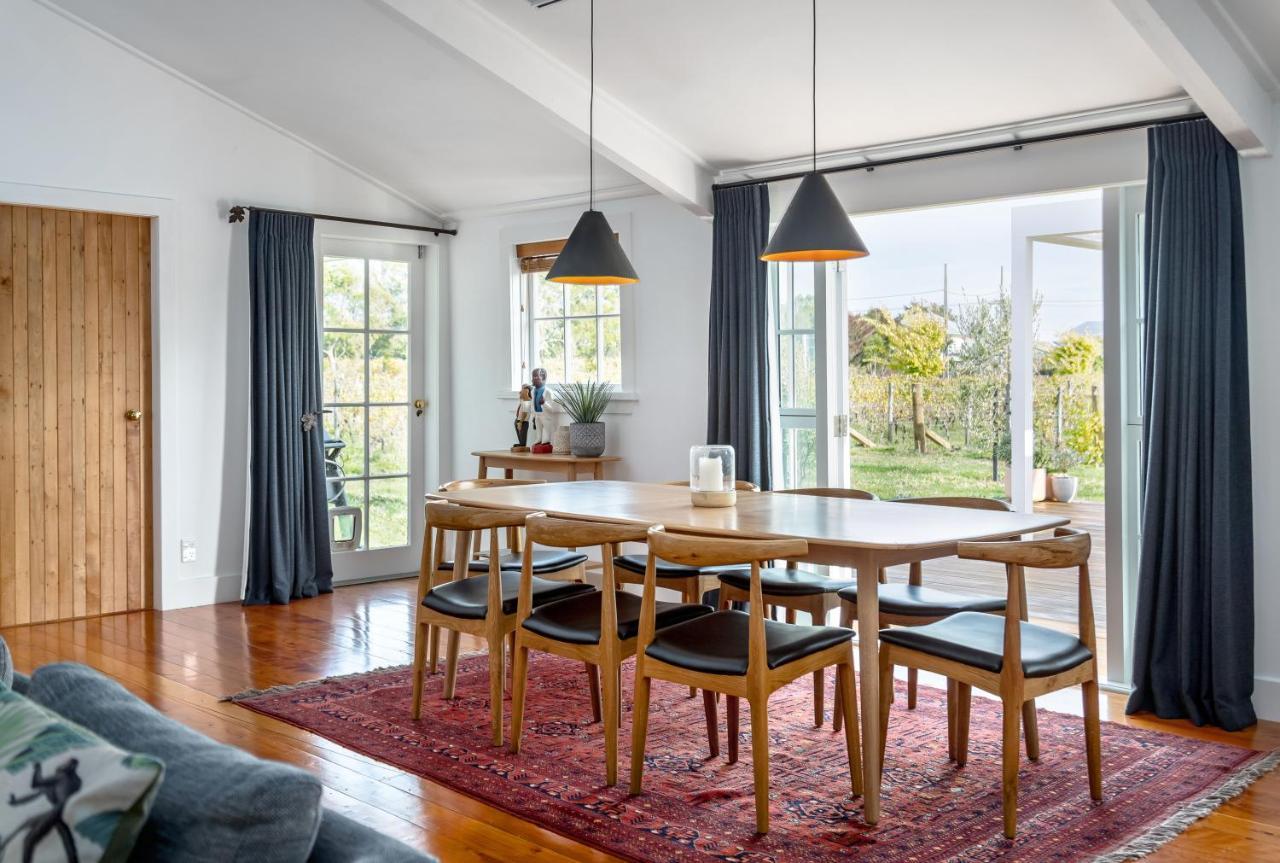The Wine Shed Villa Martinborough Bagian luar foto