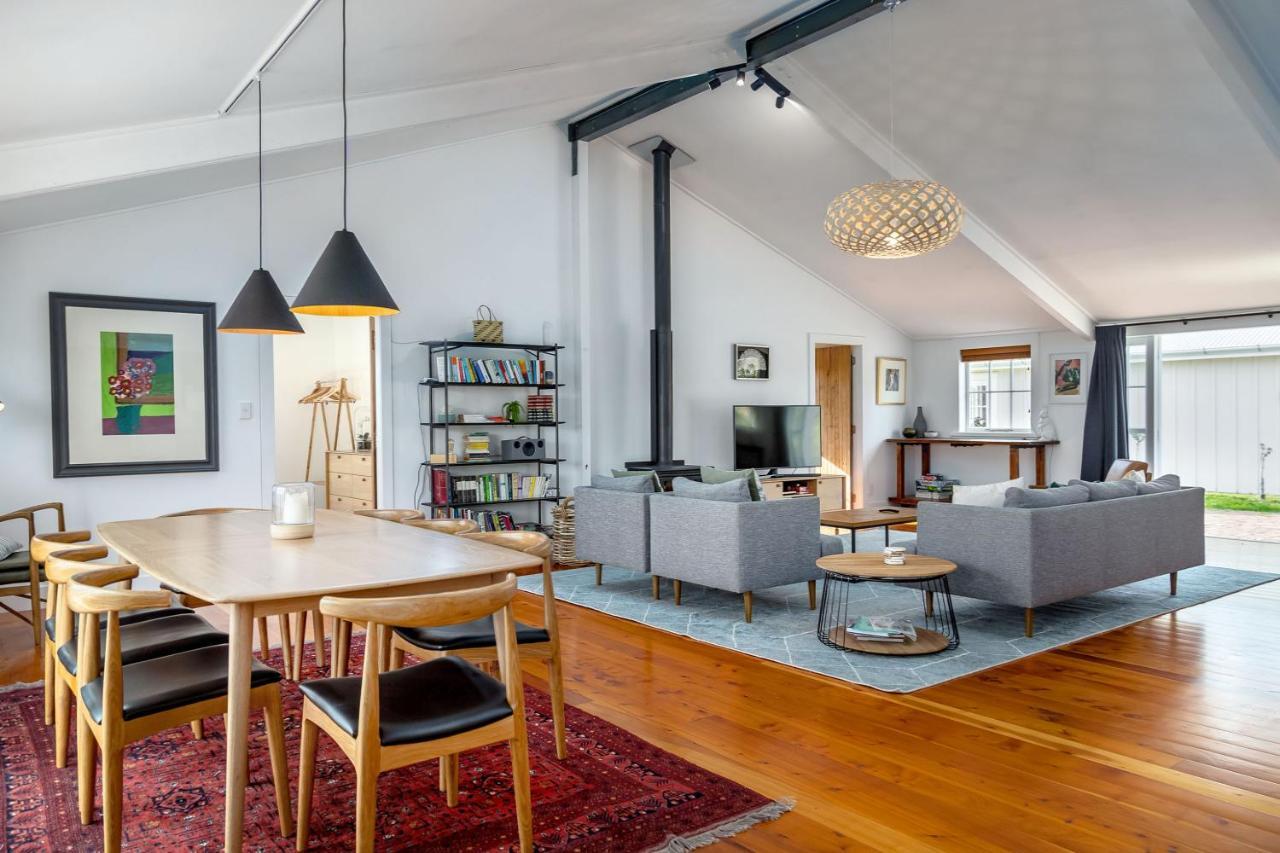 The Wine Shed Villa Martinborough Bagian luar foto