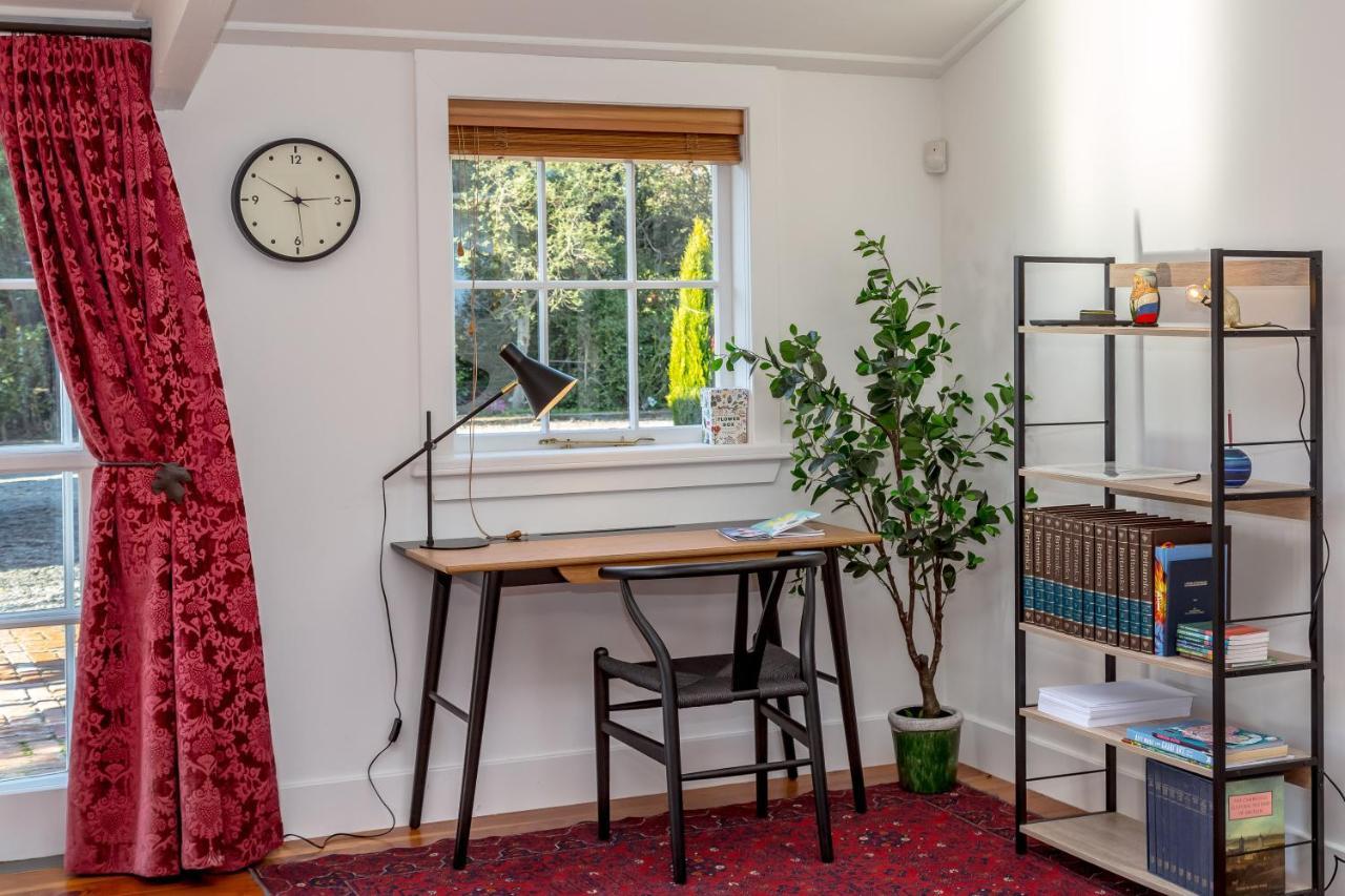 The Wine Shed Villa Martinborough Bagian luar foto