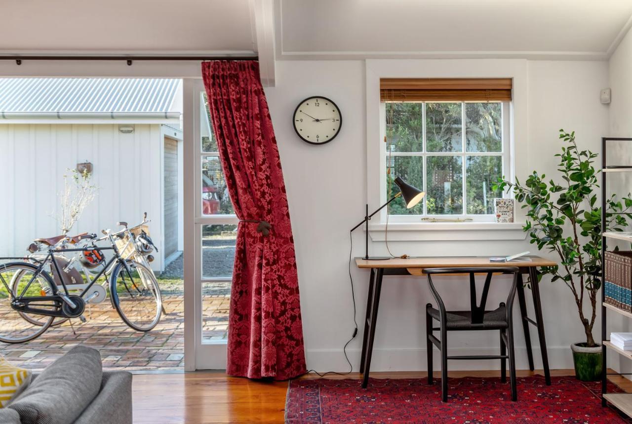 The Wine Shed Villa Martinborough Bagian luar foto