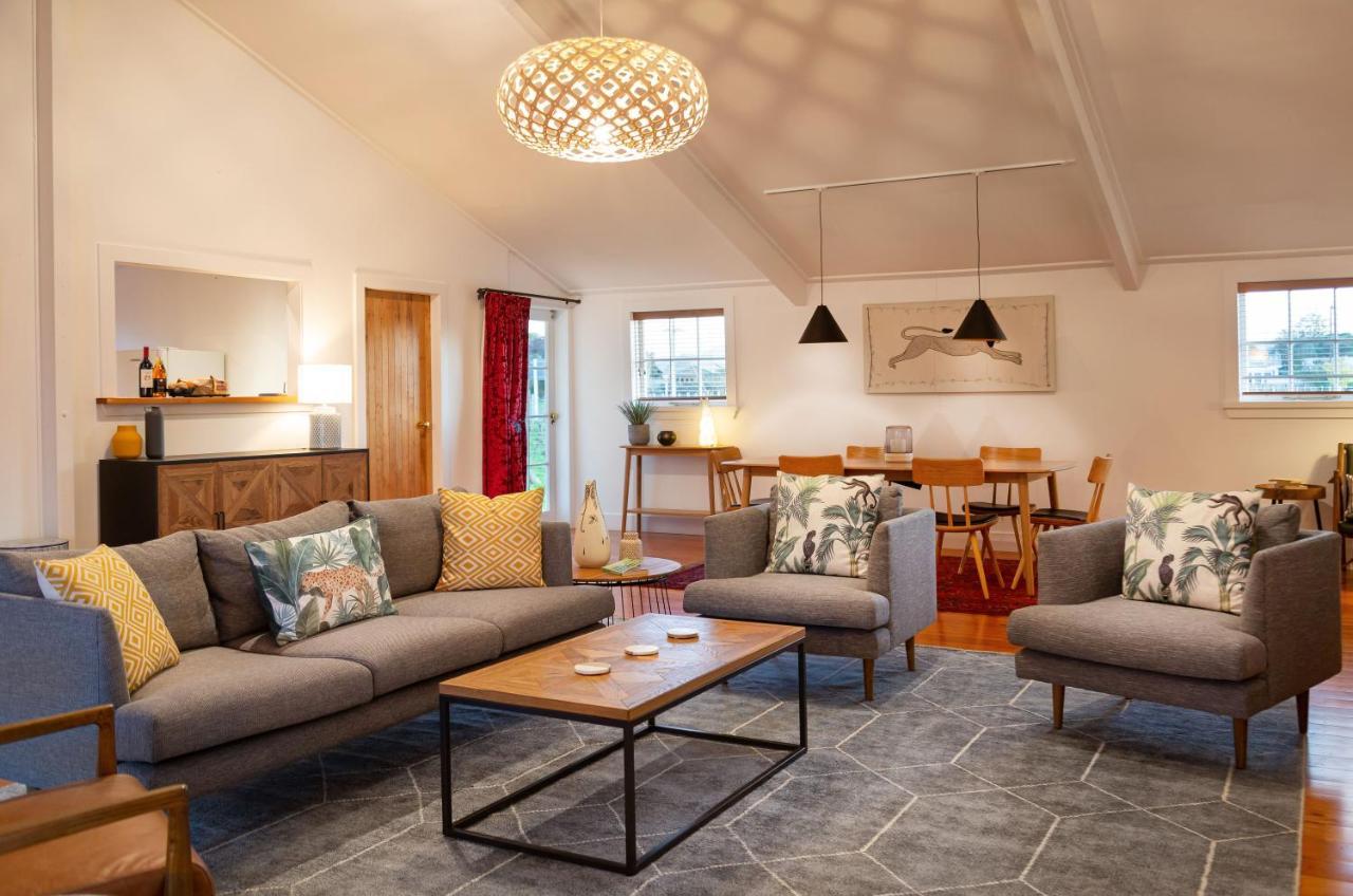 The Wine Shed Villa Martinborough Bagian luar foto